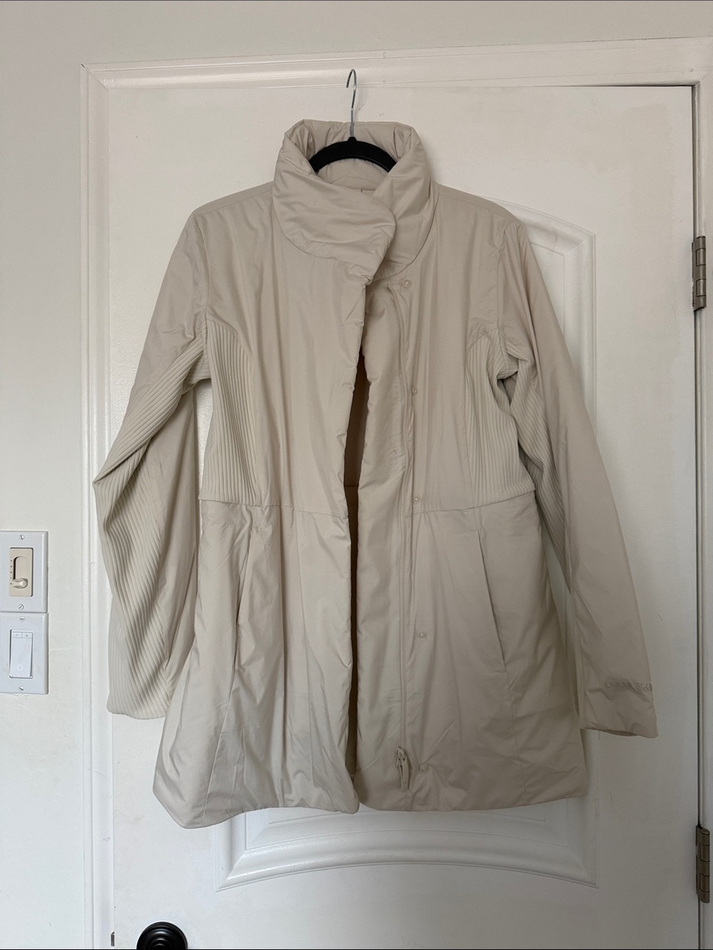 Light Cream Women’s Lululemon Sleek City Jacket